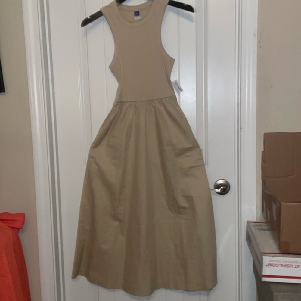 BNWT Old Navy T-back, tank, maxi dress size XS in khaki color with pockets